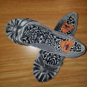 Women's Flats pre-owned still lots of life left gray